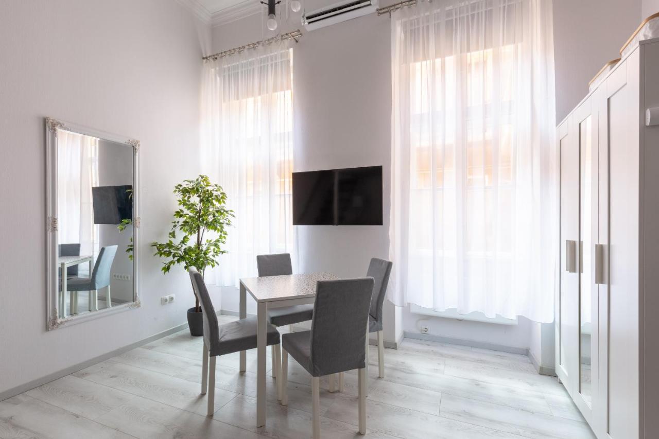 Standard Apartment By Hi5-Relax With Style Studio Budapesta Exterior foto
